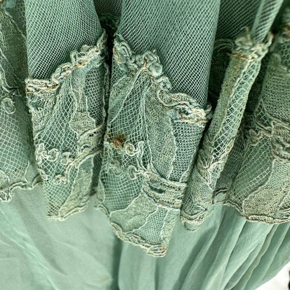 Elegant Green Tiered Women's Dress - Picture 4 of 13